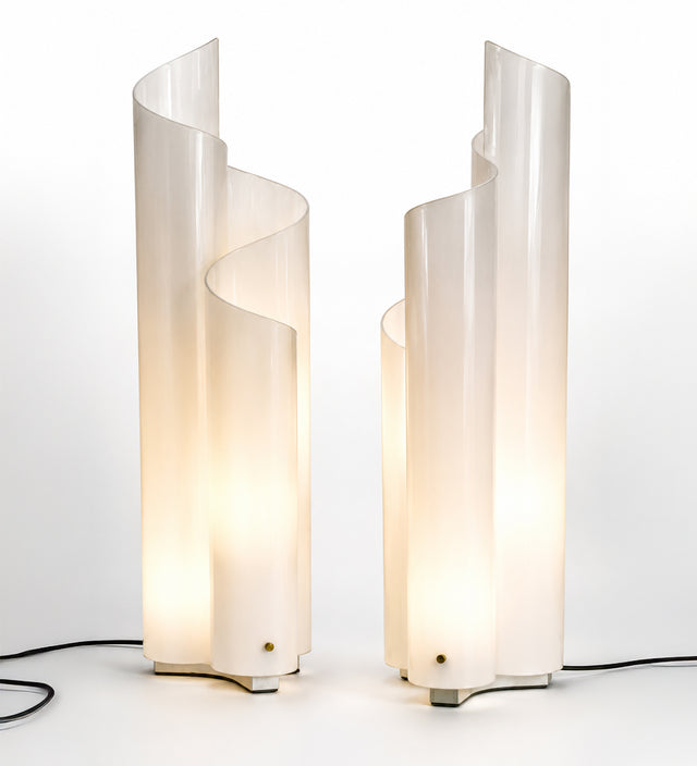 Vico Magistretti, Pair of table lamps ‘Mezzachimera’, 1969.